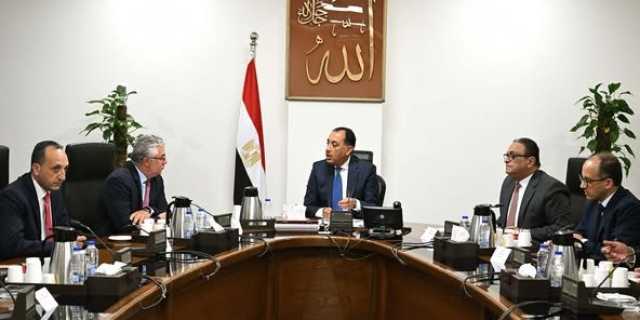 رئيس الوزراء يتابع مع رئيس «اقتصادية قناة السويس» عددًا من ملفات العمل