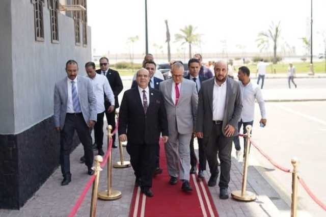 وزير الإسكان يتابع سير العمل بعددٍ من المشروعات الجاري تنفيذها في الشيخ زايد