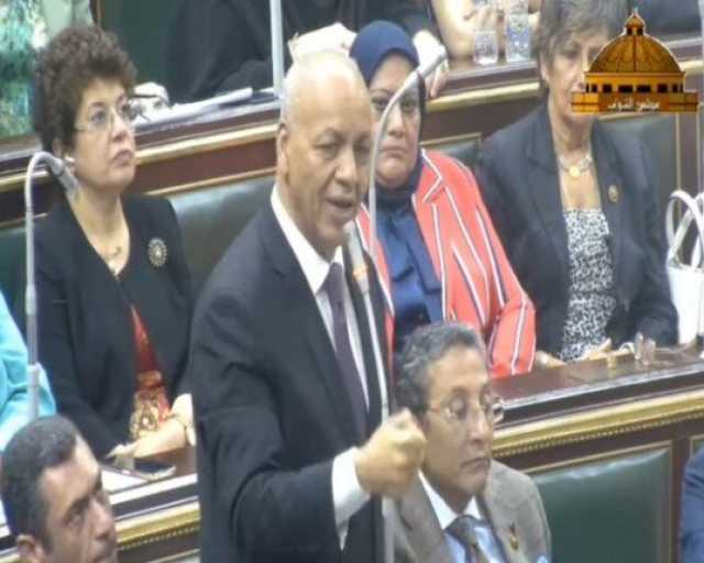 مصطفى بكري: نحن أمام حكومة عشوائية.. وقانون الإيجار القديم يدفع بنا إلى هاوية سحيقة