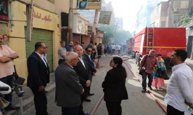 محافظ القاهرة يُشرف على إطفاء حريق عقار مصر الجديدة ويوجه بتشكيل لجنة هندسية