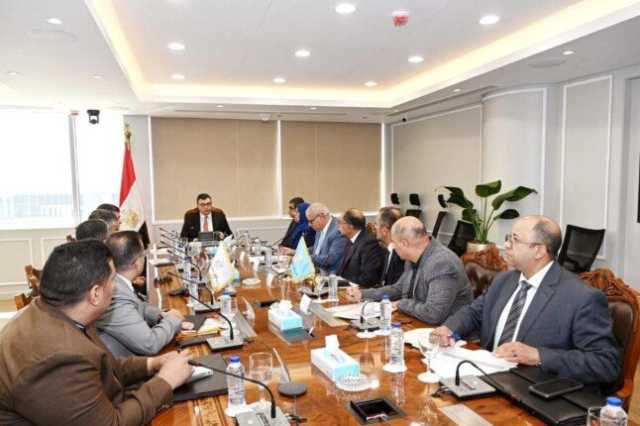 وزير الإسكان يتابع موقف مشروعات الإسكان بمحافظة بورسعيد