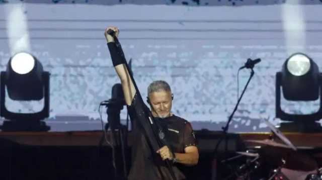 «أدى التحية النازية».. مغني كرواتي يثير جدل واسع خلال حفله في زغرب