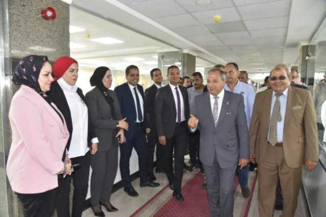 محافظ بورسعيد يفتتح أعمال تطوير مبنى مجمع المصالح بالديوان العام