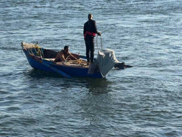 العثور على جثمان الضحية الثانية في حادث غرق سيارة بمعدية دشنا