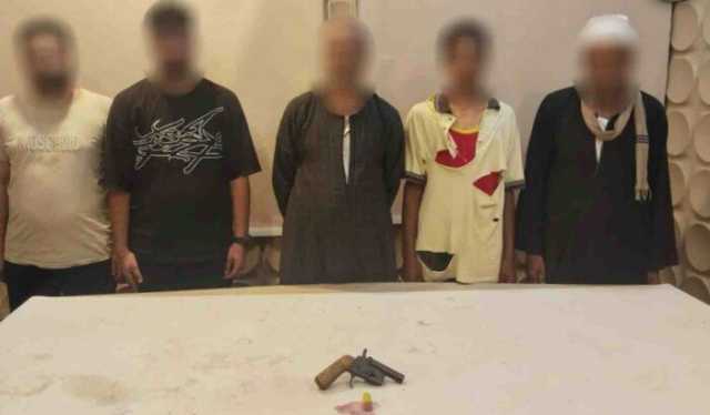 بسبب خلافات الجيرة.. القبض على طرفي مشاجرة بالأسلحة النارية في بدر