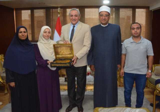 محافظ الغربية يستقبل أوائل الثانوية الأزهرية.. ويؤكد: تفوقكن شهادة على عظمة التعليم الأزهري