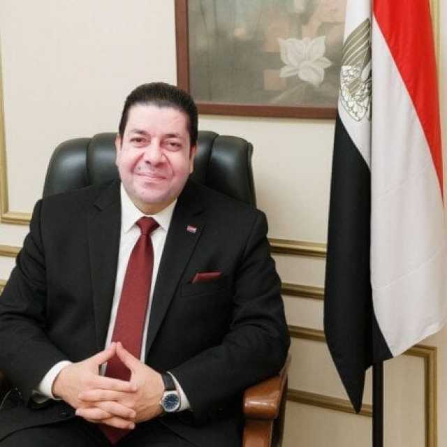 تصدر خلال أيام.. «مرايا في بلاط العميان» رواية جديدة لـ الدكتور محمد عثمان