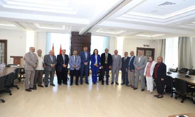 غرفة الإسكندرية تبحث تعزيز التعاون التجاري مع سوق ميركابارنا في برشلونة