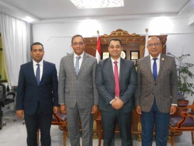 محافظ قنا يستقبل مدير الصحة الجديد ويؤكد دعم المنظومة الطبية