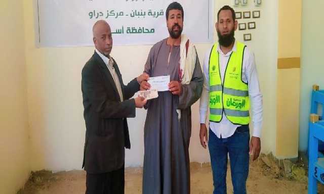 «الأورمان» تسلّم 10 مشروعات تنموية للأسر الأولى بالرعاية بقرية بنبان في أسوان