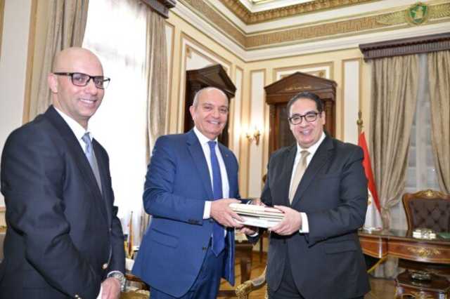خلال استقباله السفير الأردني.. رئيس جامعة القاهرة يشيد بعمق العلاقات المصرية الأردنية