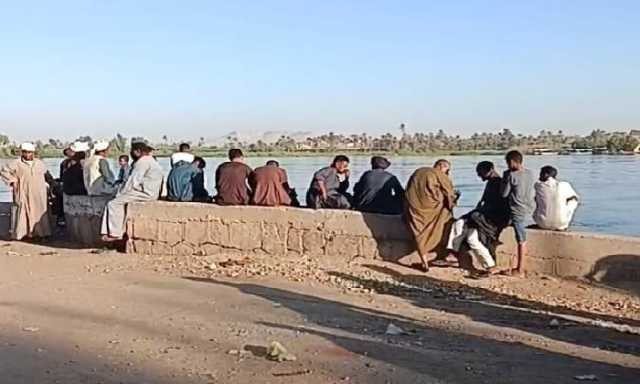 الإنقاذ النهري يواصل البحث عن جثماني حادث سقوط سيارة المواشي من عبارة دشنا