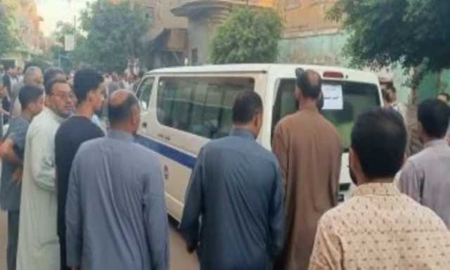 أهالي المنوفية يشيعون جثمان أحد ضحايا حريق سنترال رمسيس
