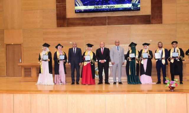 رئيس جامعة سوهاج يشهد حفل تخرج الدفعة 51 من طلاب كلية التربية