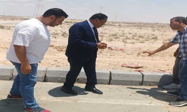 محافظ مطروح يتفقد أعمال تطوير طريق مطار العلمين الدولي
