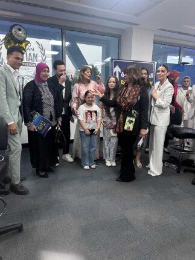 أسرة أحمد زاهر تدعم ابنتهم ملك أثناء حفل تخرجها من الجامعة |صور