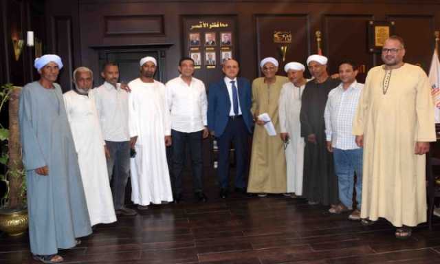 محافظ الأقصر يستقبل وفود «الكرنك» و«جزيرة العوامية» ويُوجّه بحلول فورية لمطالب الأهالي
