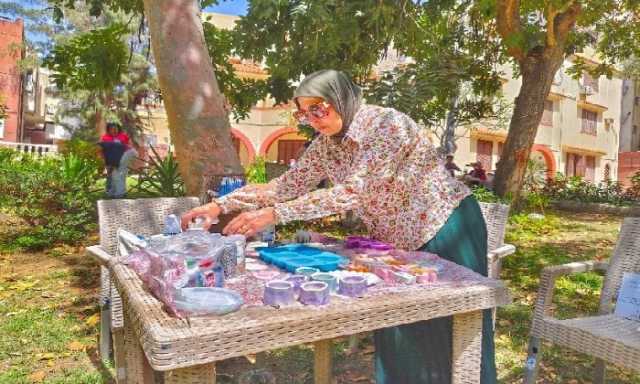 من الطباشير إلى التحف.. معلمة سكندرية تُبدع في صناعة« الكونكريت اليدوي» بإشكال مختلفة