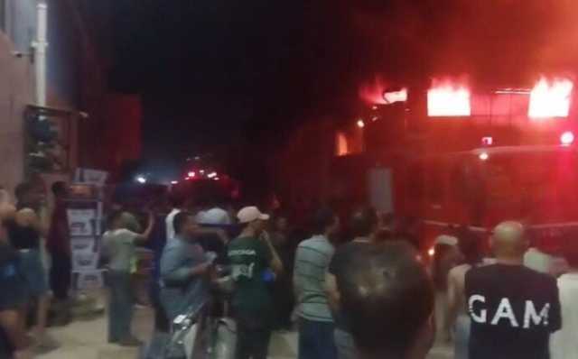حريق ضخم يلتهم مصنعًا للأحذية في مؤسسة الزكاة بالمرج