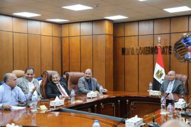 قبل بدء العام الدراسي.. محافظ المنيا يجتمع بمديري التعليم ويؤكد: 'العمل بروح الفريق أساس النجاح'