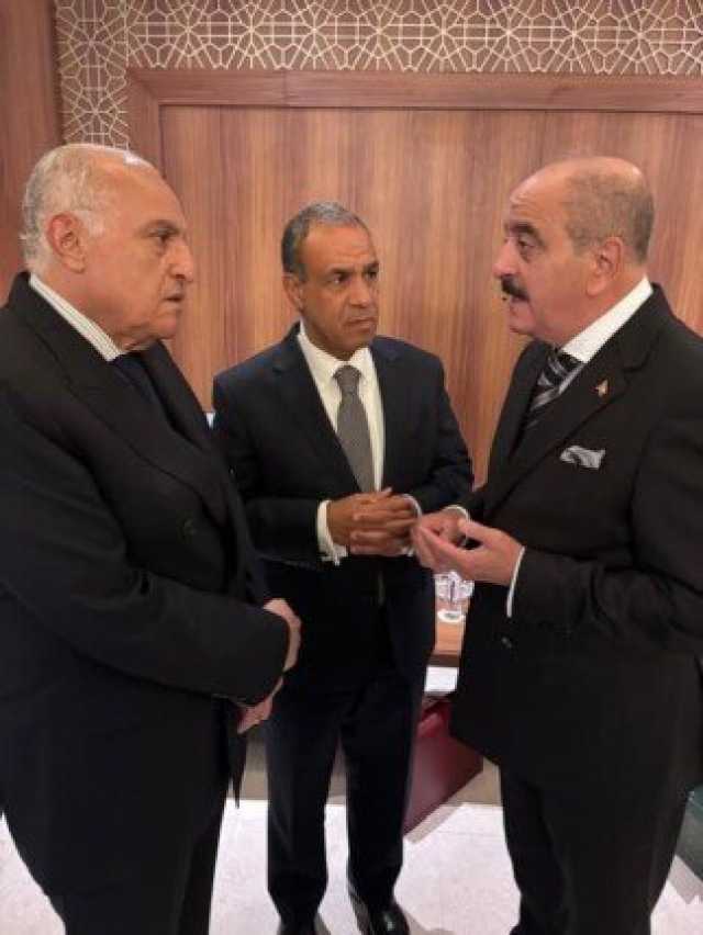 وزير الخارجية يبحث مع نظيريه التونسي والجزائري مستجدات الأزمة الليبية