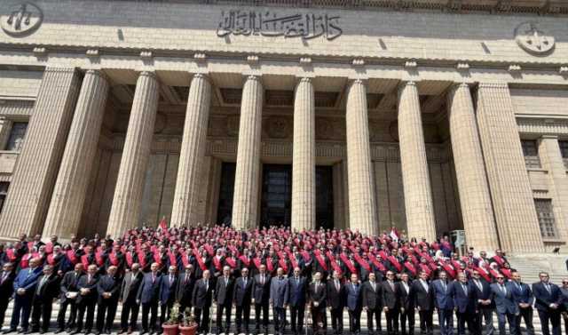 رئيس النيابة الإدارية يشهد مراسم أداء اليمين القانونية أمام مجلس القضاء الأعلى «صور»