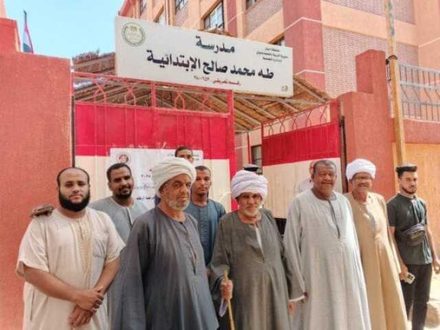 بالجلباب الصعيدي.. أهالي أسوان يحتشدون للتصويت في انتخابات الشيوخ 2025 (صور)