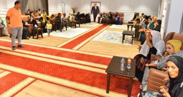 محافظ أسيوط يشهد تسليم تعويضات مالية لسكان عرب المدابغ ضمن خطة تطوير المناطق غير الآمنة