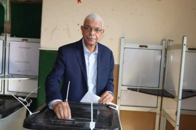 رئيس جامعة المنوفية يدلي بصوته في انتخابات مجلس الشيوخ