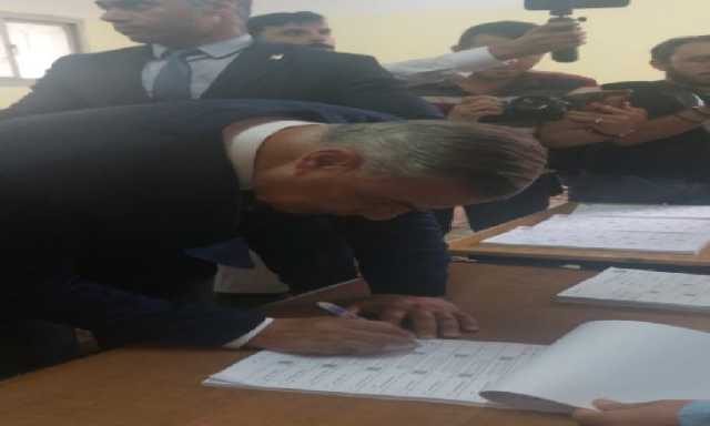 محافظ الإسكندرية يدلي بصوته في انتخابات الشيوخ ويدعو المواطنين للمشاركة