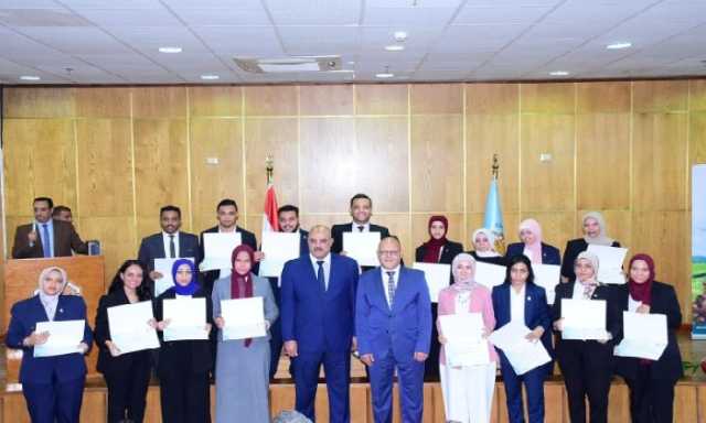 جامعة سوهاج تحتفل باليوم العالمي للشباب بتعيين ٢٢ من خريجها الأوائل بالبنك الزراعي المصري
