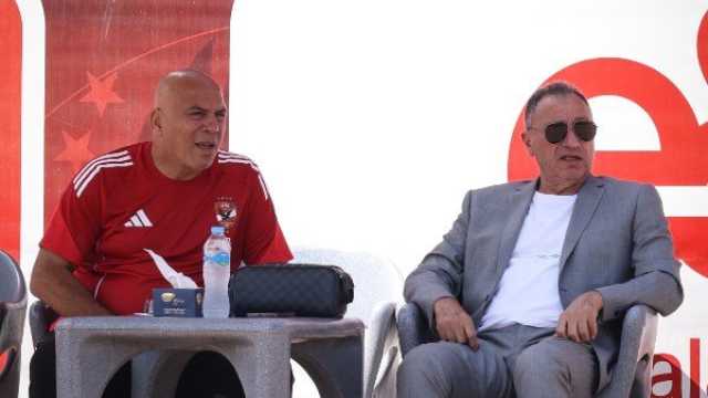 ماذا دار في التتش؟.. الخطيب يجتمع مع محمد يوسف في مران الأهلي