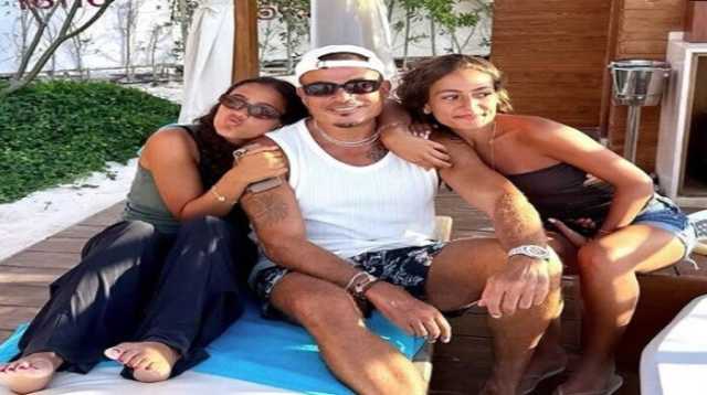 جانا عمرو دياب تلفت الأنظار بصورتها مع والدها وشقيقتها كنزي
