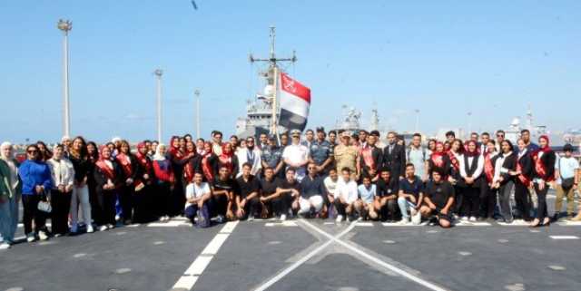 القوات المسلحة تنظم زيارة لشباب الجامعات والمصريين بالخارج لقيادتي القوات البحرية والصاعقة