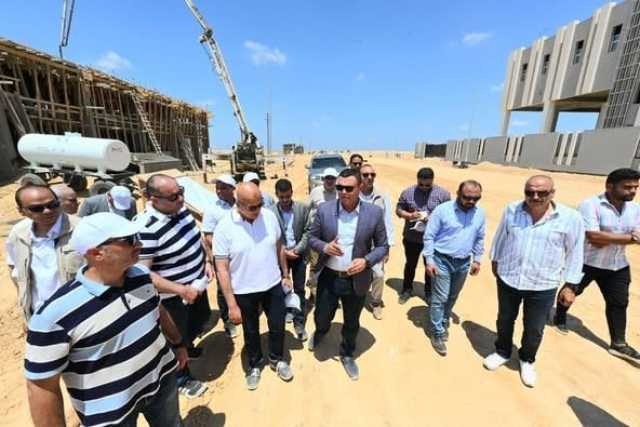 وزير الإسكان يتفقد مشروع مرافق الأراضي الصناعية بمدينة برج العرب الجديدة
