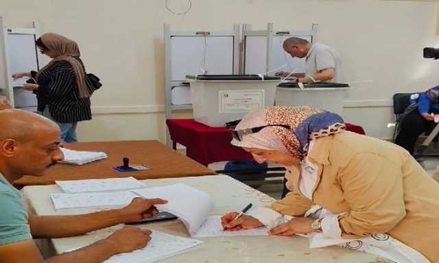قبل غلق اللجان.. إقبال متواصل من الناخبين على لجان الاقتراع بالإسكندرية