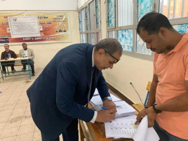 وزير القوى العاملة الأسبق يدلي بصوته في انتخابات مجلس الشيوخ