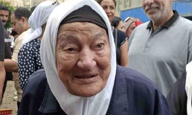 100 سنة في حب مصر.. معمرة تدلى بصوتها في انتخابات الشيوخ ببورسعيد