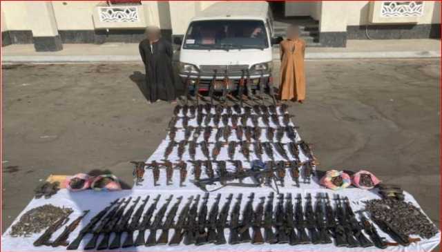 قبل جلبها للبلاد.. ضبط عنصرين إجراميين بحوزتهما 105 أسلحة نارية بـ 22 مليون جنيه