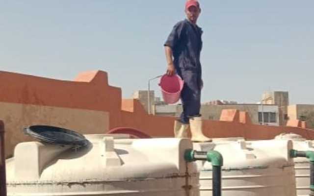 مع اقتراب العام الدراسي: 'مياه البحر الأحمر' تطهر خزانات المدارس مجانًا