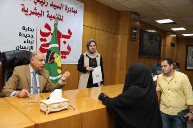 استجابة إنسانية عاجلة.. محافظ المنيا يوفر 3 وحدات سكنية ومساعدات فورية للأسر الأولي بالرعاية