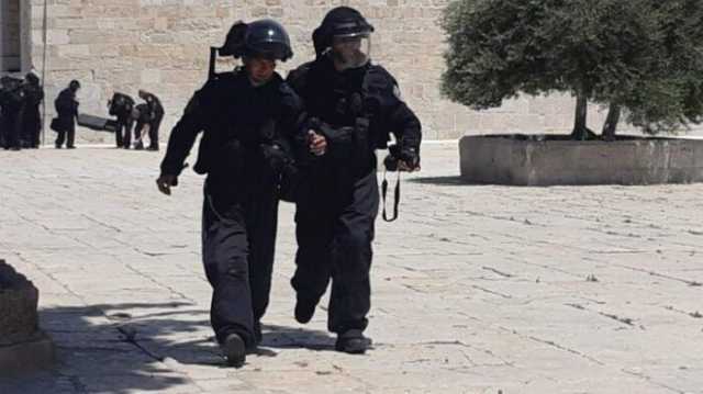 الاحتلال يعتدي على صحفيين ويتسبب في اندلاع حريق شمال القدس