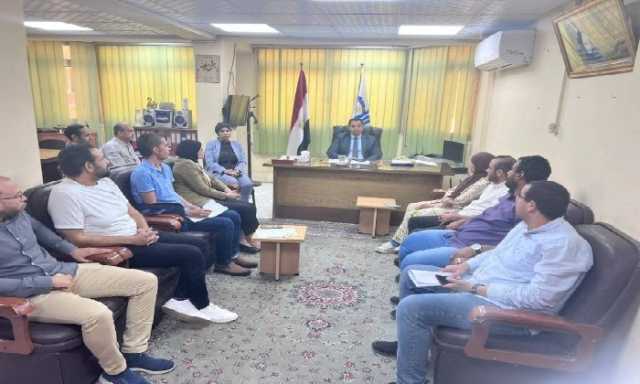 مدير صحة قنا يناقش مع فريق الطب الوقائي معدلات الآداء بالوحدات والمستشفيات