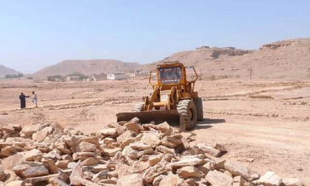 إزالة تعديات على مساحة 2465 مترًا من أراضي الدولة بإدفو