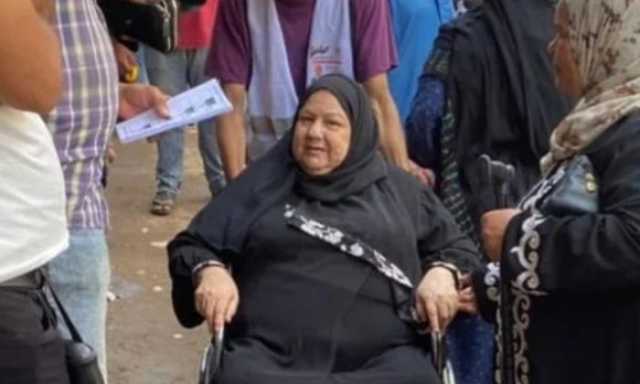 رغم مرضها.. مسنة تدلي بصوتها في انتخابات مجلس الشيوخ بالمنوفية