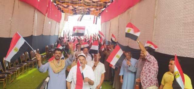 رافعين الأعلام.. إقبال من المواطنين بالإسماعيلية على التصويت في جولة الإعادة بانتخابات الشيوخ
