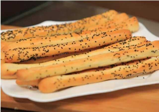 مقرمش وهش.. طريقة عمل البقسماط في البيت «زي المخابز»