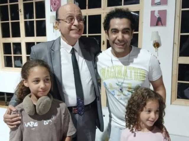 مجدي صبحي يوجه رسالة لأبطال مسرحية «حب من طرف حامد» بعد عرضها