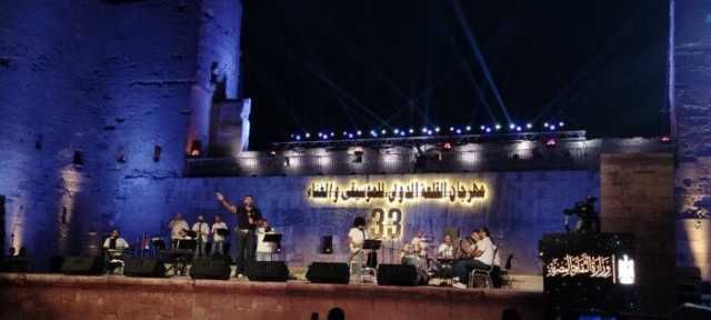 «حلم عمري».. خالد يفتتح حفله الغنائي بمهرجان القلعة (صور)