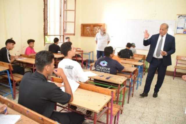 مدير تعليم بورسعيد يتفقد امتحانات الدور الثاني للشهادة الإعدادية بمدارس إدارة شرق